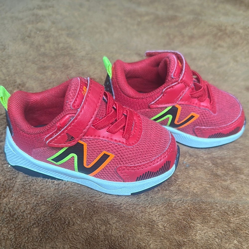 New Balance Toddler Dynasoft Running Shoe w/ Velcro Straps